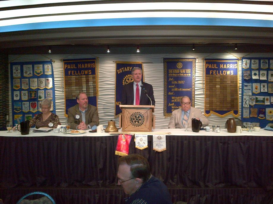 Minot Rotary and Kiwanis Clubs Update-April 2015 - Hoeven speaks at a gathering of the Minot Rotary and Kiwanis Clubs to outline legislation he is working to pass that will help veterans in North Dakota and across the nation